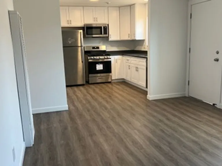 Olof Street Apartments — Photo 33