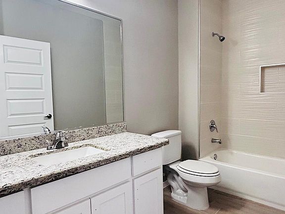 4th image of 4903 N Dahlia St #1