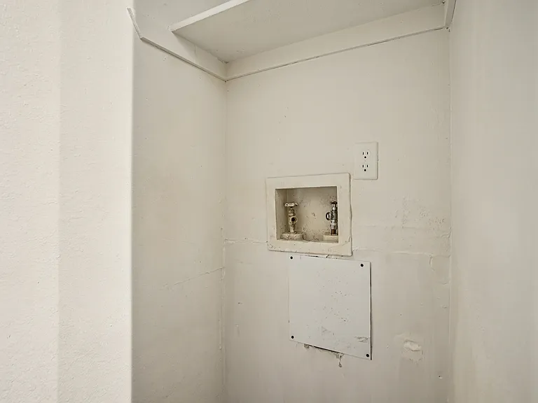 Evergreen Condominiums — Photo 11