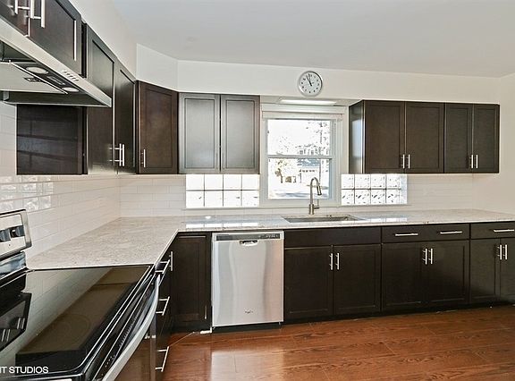 4th image of 241 W Washington Ave