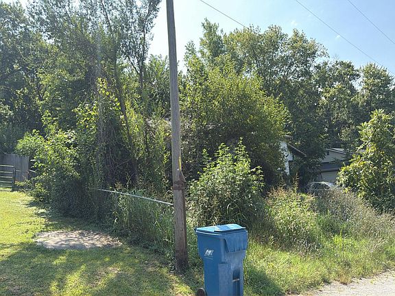 3rd image of 902 S 5th St