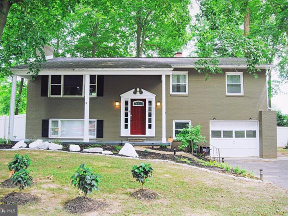 4th image of 435 Woodcrest Dr