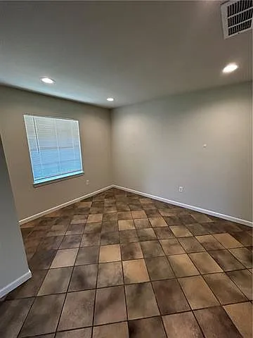2 bed, 1.0 bath, 900 sqft, $1,275 — Photo 4