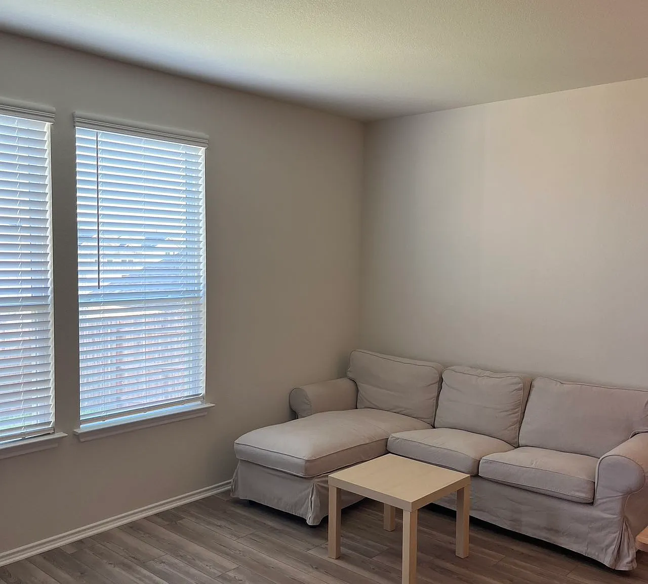 4 bed, 2.5 bath, 2081 sqft, $2,449 — Photo 3