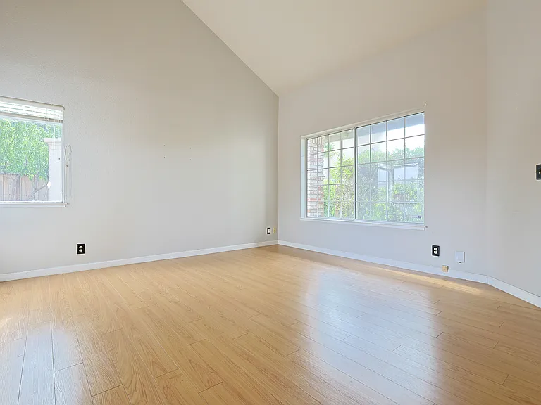 4456 Bush Cir — Photo 3