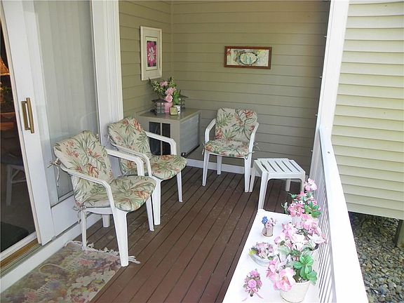 3rd image of 8 Morris Ave #B-4