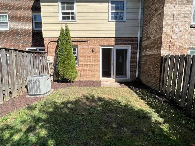 5748 Yellowrose Ct — Photo 21