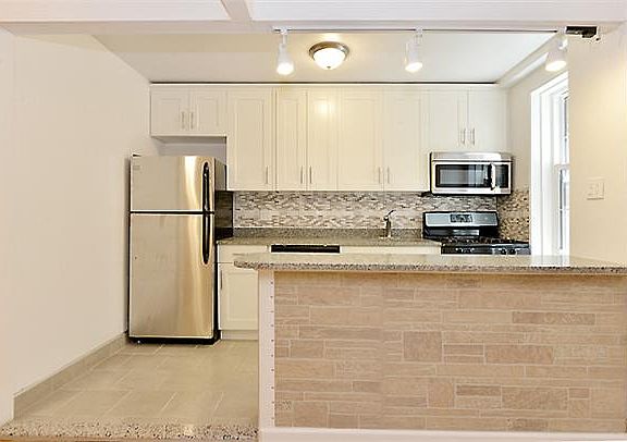 3rd image of 14021 Burden Cres #408