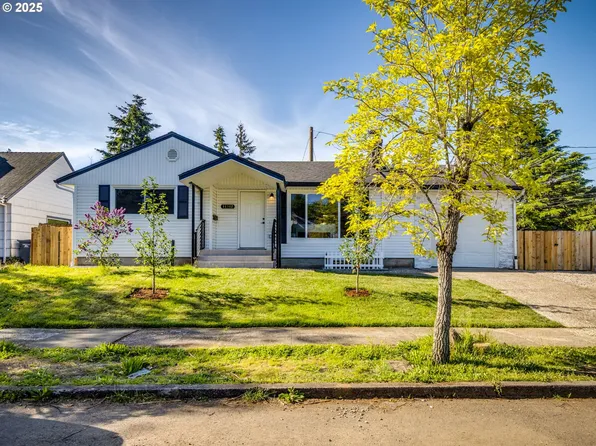 11312 NE Davis St, Portland, OR 97220