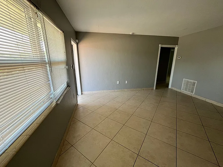 2154 Inner Cass Cir — Photo 6
