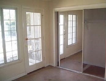 5th image of 2862 Lawrence Ave
