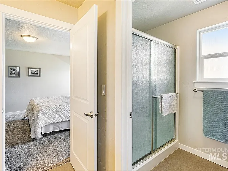 2087 S Hills Ave — Photo 13