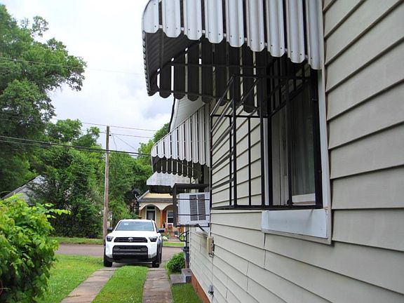 5th image of 2504 Princeton Ave