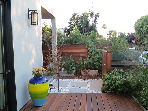 5th image of 839 Superba Ave