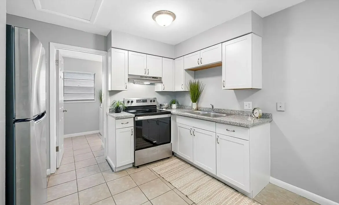 Sunny Point Apartments — Photo 1
