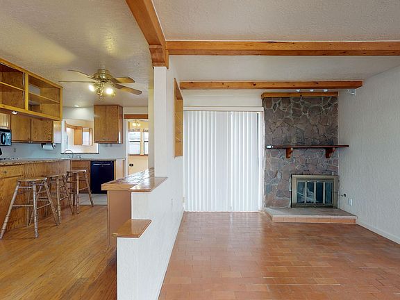 5th image of 900 Alvarado Dr NE