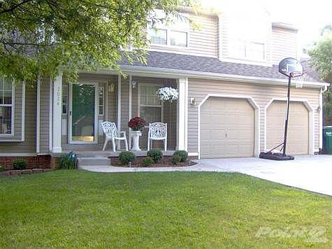 Beautiful home with well manicured lawn.