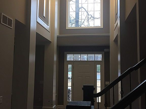4th image of 69 Douglas Dr
