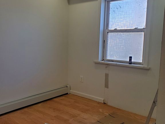 3rd image of 226 Bay 22nd St Floor 1