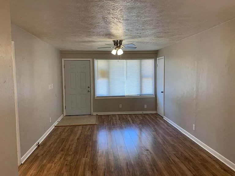 6903 NW 52nd St — Photo 5