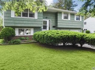 52 Bieselin Rd, Bellport, NY 11713