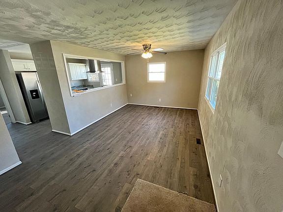 5th image of 880 Cheyenne Dr