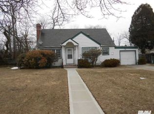 1 Adrian Ct, Amityville, NY 11701
