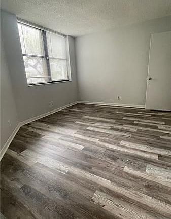 5th image of 216 Lake Pointe Dr APT 122