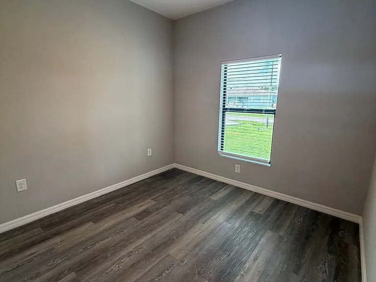 5228 29th St SW — Photo 3