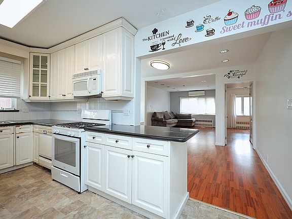 4th image of 1323 Avenue N