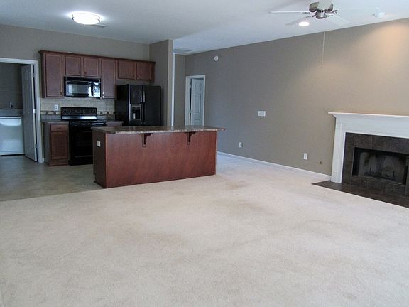 4th image of 1054 Fairbank Ln