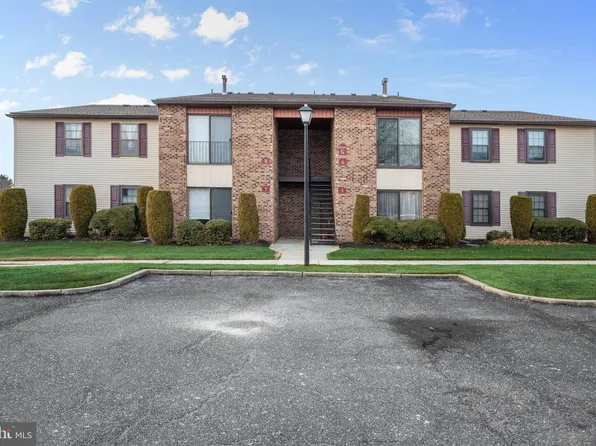 8 Camelot Pl, Sewell, NJ 08080