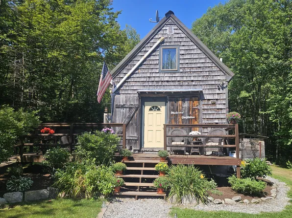 82 Savery Rd, Searsport, ME 04974