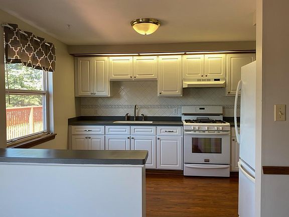 4th image of 42 Vita Ave #42