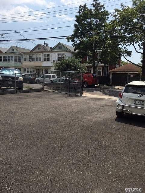 1st image of 5319 92nd St
