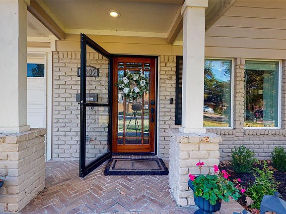 2nd image of 2307 Poinciana Dr