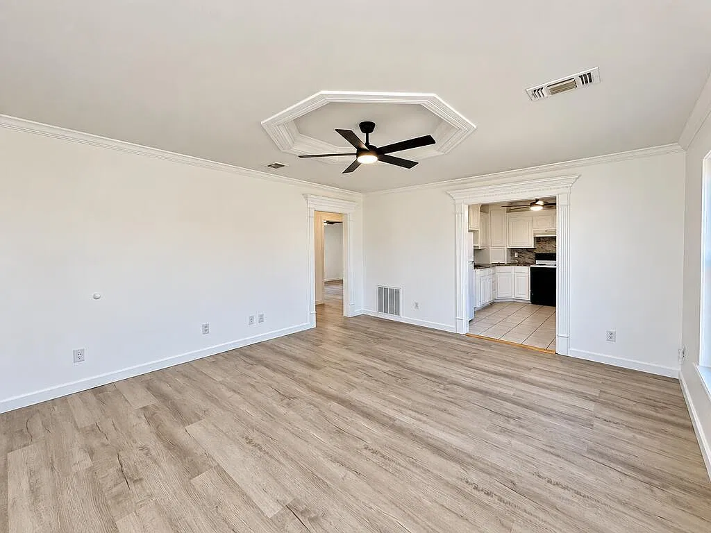 3 bed, 1.0 bath, 1232 sqft, $1,650 — Photo 3