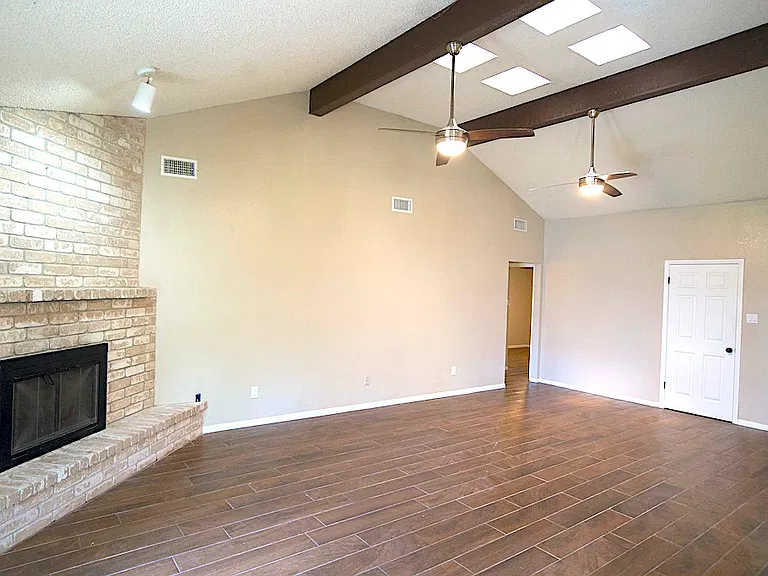 6133 Cumberland Cir — Photo 2