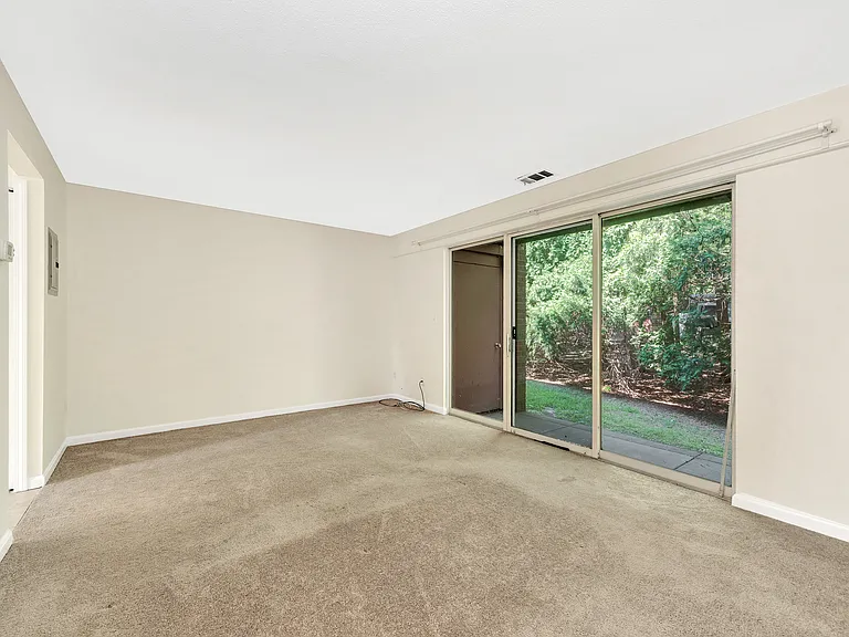 2 Essex Ln #B4 — Photo 8