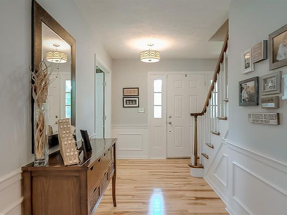 3rd image of 310 Leawood Dr