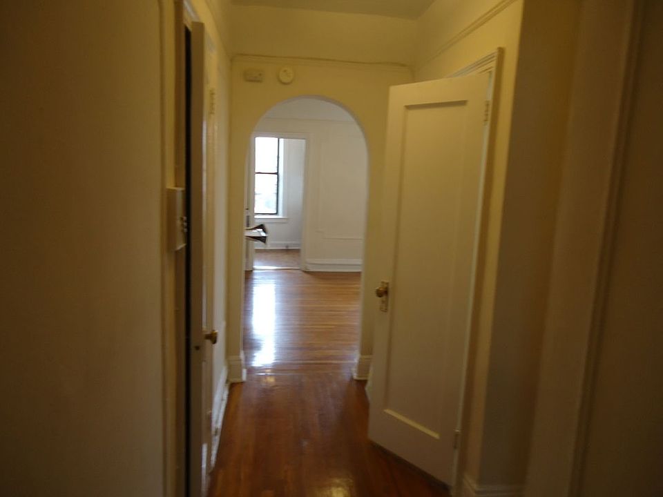 1st image of 32-16 Crescent St #5F