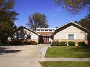 402 37th Ave S, Moorhead, MN 56560