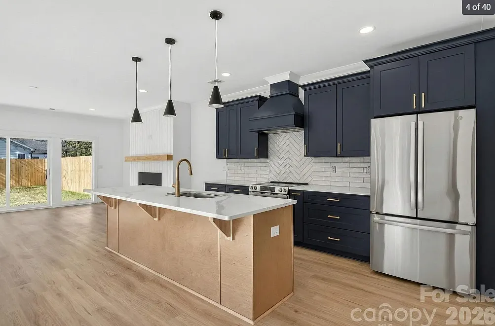 3 bed, 2191 sqft, $2,950 — Photo 2