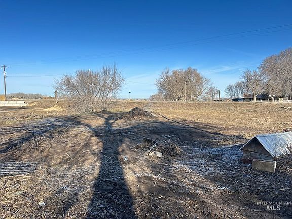 4th image of 3915 Highway 30 W