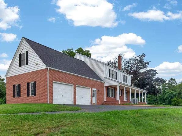 746 S Main St, Hillsville, VA 24343