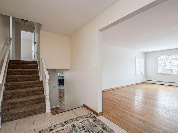 2nd image of 1220 Canterbury Ln