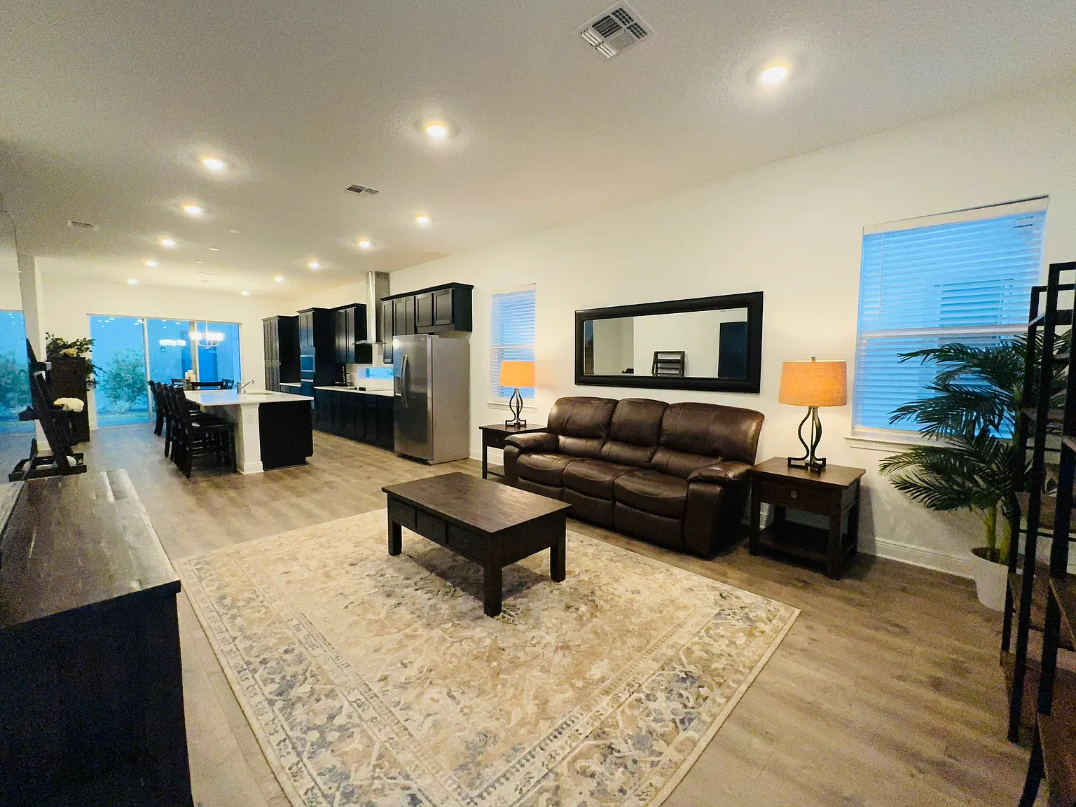 4 bed, 3.5 bath, 2980 sqft, $3,595 — Photo 3