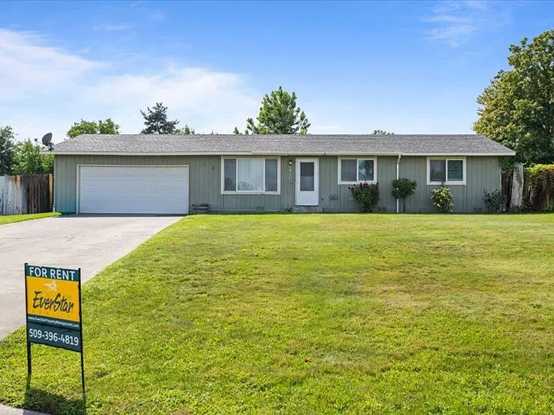 3 bed, 1.0 bath, 1008 sqft, $2,100 — Photo 1