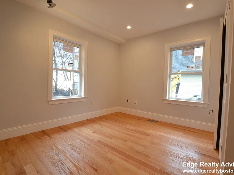 18 Bothwell Rd #1A — Photo 4