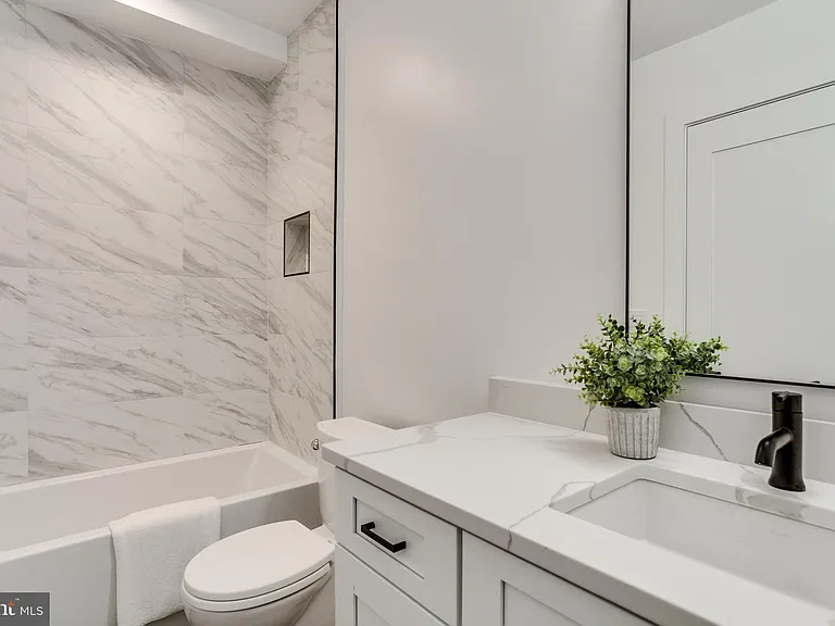 646 Newton Pl NW #303 — Photo 22